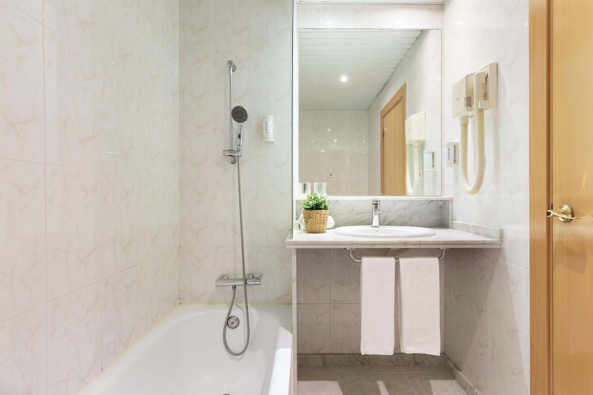 Andreas Apartments Тарагона Екстериор снимка